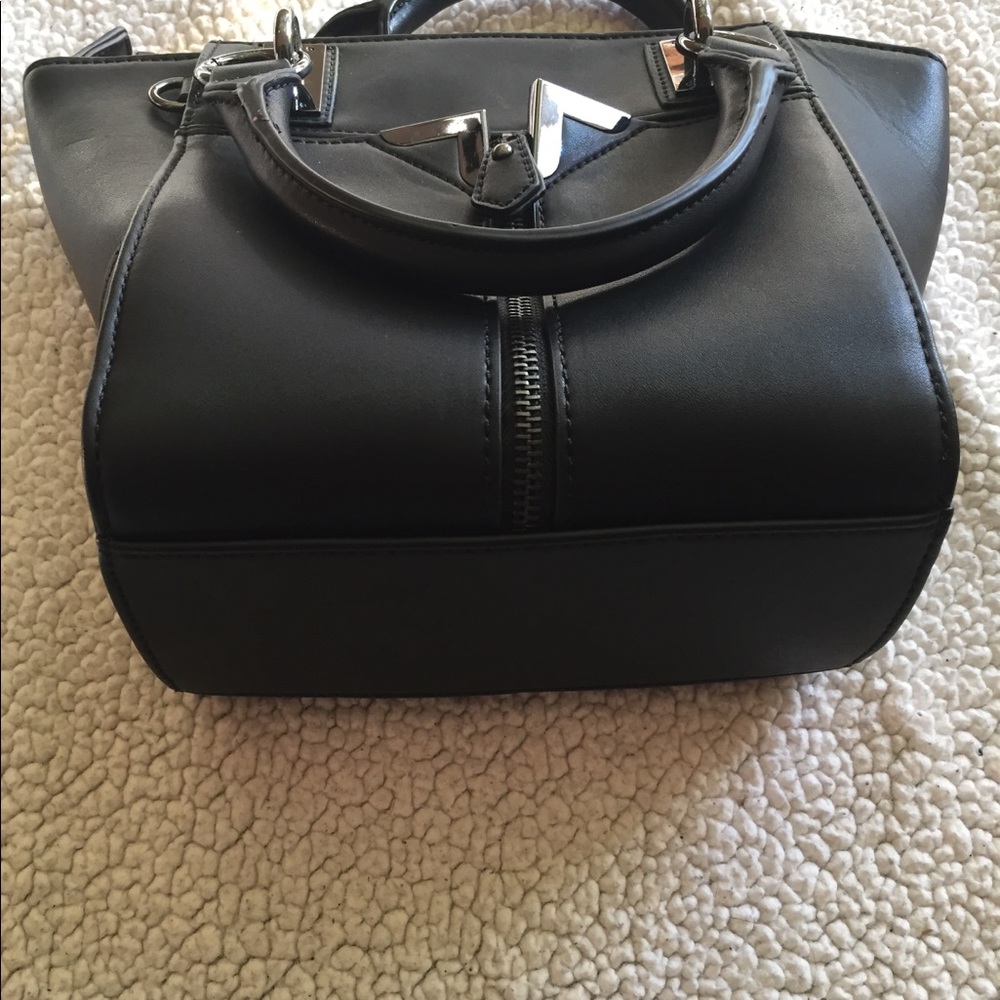 NWOT, Danielle Nicole Alexa Baby cross body - Picture 5 of 11
